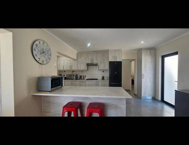 2 BEDROOM HOUSE FOR SALE IN HARBOUR LIGHTS